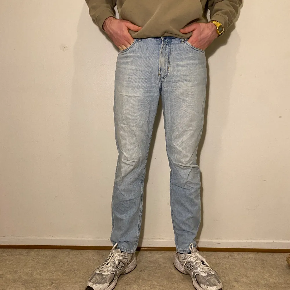 Chilla Mango jeans. Använda relativt mycket  men har fortfarande mycket kvar att ge.  Storlek W32/32. Jeans & Byxor.
