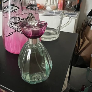 Parfym  - Parfym enchanted wish från Mary Kay som från början kostar 629kr