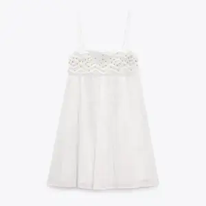  Helt ny klänning från Zara helt ny med prislappen kvar  Perfekt inför sommaren 💕 I storlek xs 