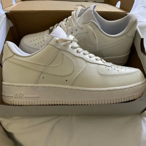 Air force 1 - Säljer mina air force då dem aldrig kommer till användning, priset är inte hugget i sten