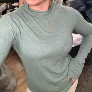 Mintgrön tunn långärmad tröja från Zara i storlek Small (s)🧚🏼‍♀️ Tröjan är använd 1-2 gånger💞