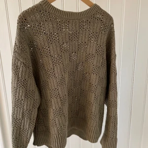 Fishnet sweater - Tjena! Säljer denna bekväma fishnet sweater från Weekday. Storlek M. Pris 250kr plus frakt! 📦 Om du har någon mer fråga är det bara och kontakta! 😁