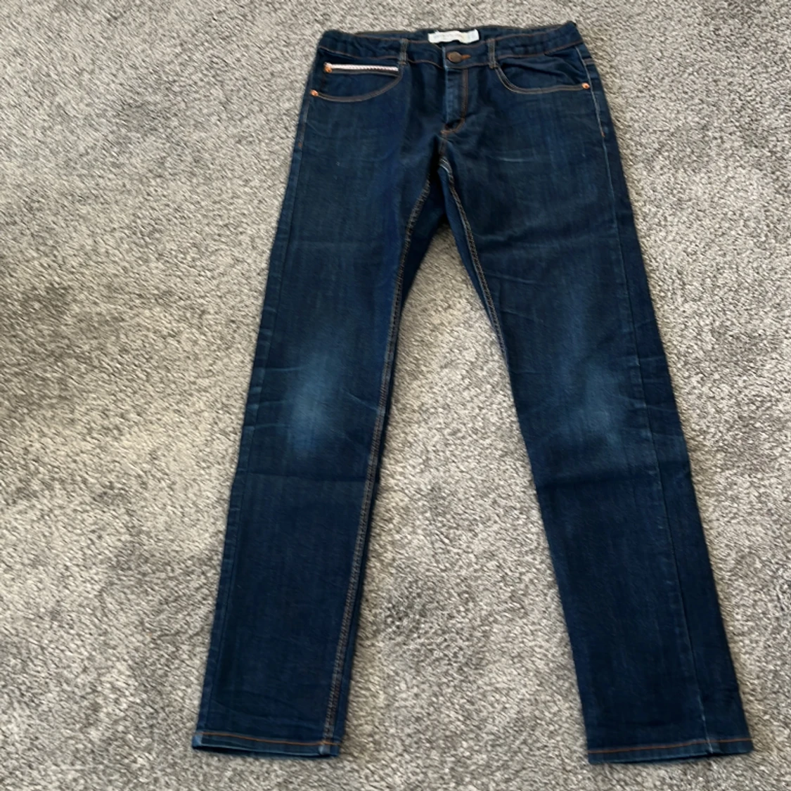 Mörkblå jeans