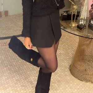 Stövlar  - Säljer mina skit snygga stövlar från Boohoo då jag har 3 par likadana 😅 de är heelt slutsålda och finns ej o köpa på hemsidan, dom är i ny skick 💕klacken är 9cm