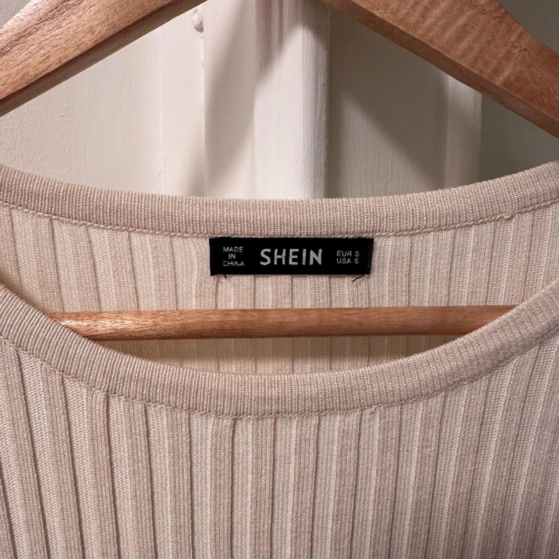 Beige stickad klänning  - 90