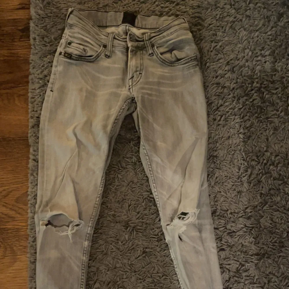 TIGER OF SWEDEN Lågmidjade jeans som blivit för små!. Jeans & Byxor.