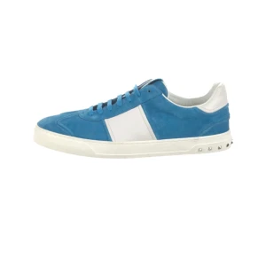 Valenino flycrews  - Ett par valenino flycrews i en fin blå färg dom är i fint skick vid frågor eller funderingar är det bara att skriva.