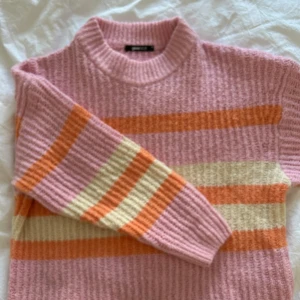 Stickad tröja  - Superfin i bra skick, använd ett fåtal gånger.