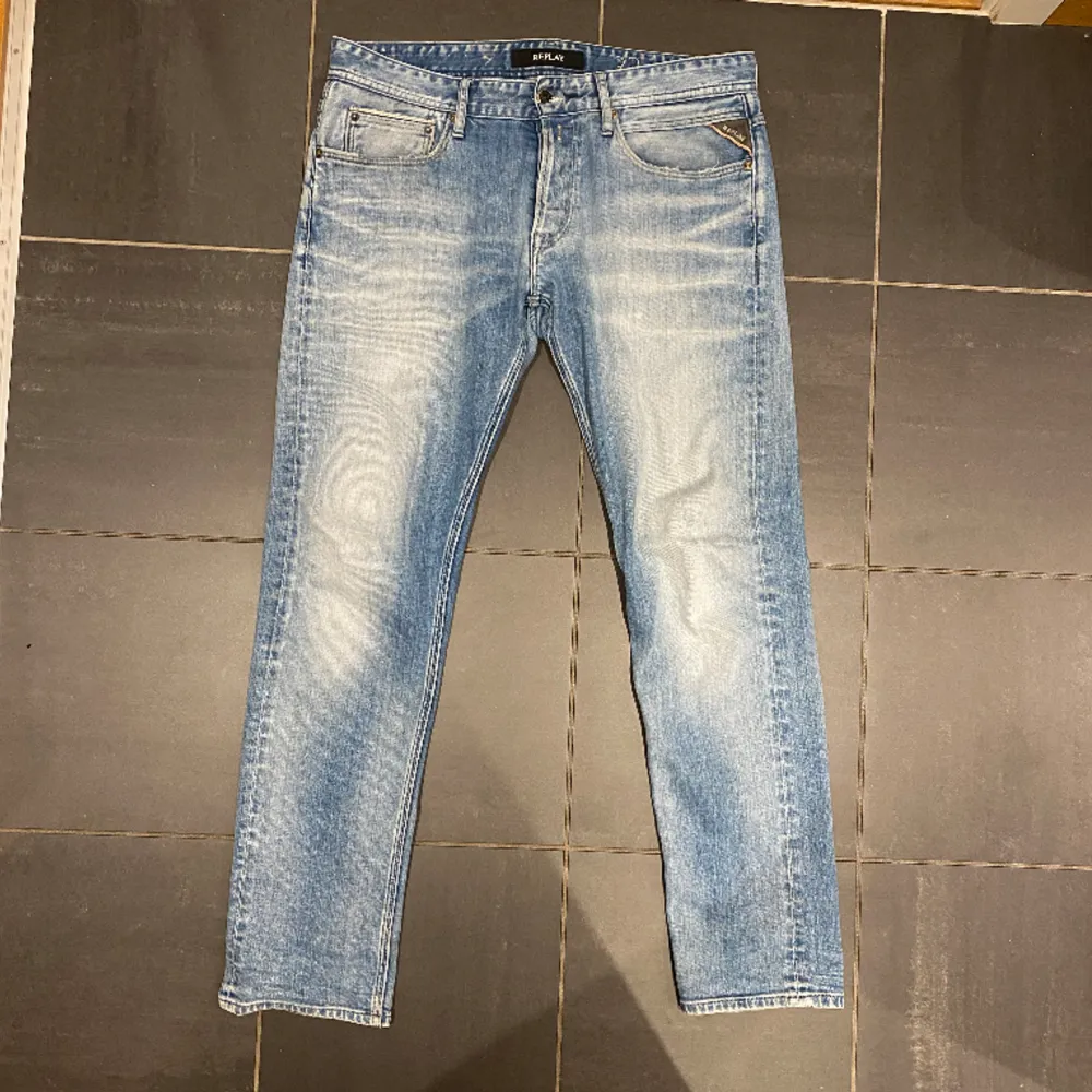Feta slim Replay jeans i fint skick. Fungerar bra om du är mellan 180 cm ish. Vid frågor ”kontakta”. Jeans & Byxor.