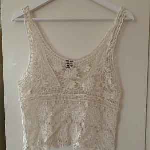 Linne - Gulligt linne med fina möster! Vintage!🤍💛