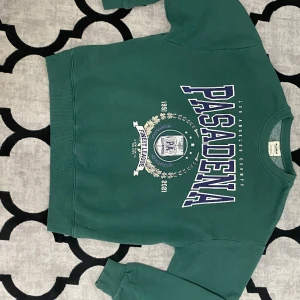 Tröja - tröja från Pull&bear för 100kr. Storlek M. 