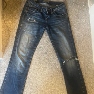 Ltb jeans - Blå Ltb-jeans. Populära, jättesnygga. Jag har gjort egna defekter själv. Modell : Valerie