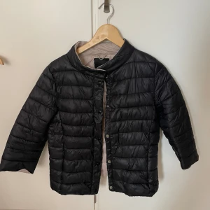 Trekvartsärmad jacka - Svart Trekvartsärmad jacka från amisu💞 bra skick, dm vid frågor