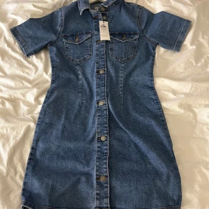 Jeansklänning - Helt ny jeansklänning 