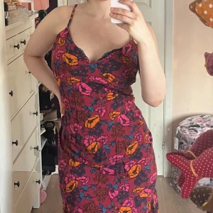 Ursnygg klänning! - Helt ny, prislapp kvar!