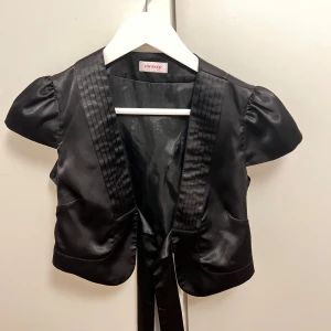 Bolero  - Superfin satin bolero 