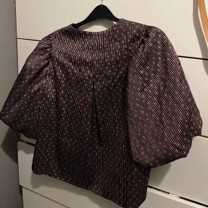 Blus från by malina  - Jätte fin blus från by malina, aldrig använd   Frakt ingår inte🎀