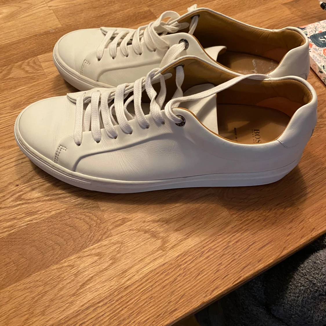 Vita sneakers från Hugo Boss - 90
