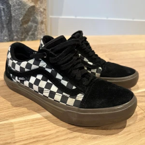 Vans  - Använda men i fint skick. Storlek 40/7.5.