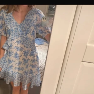 Klänning  - Använd fåtal gånger 