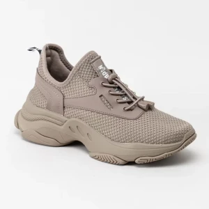 Beige sneakers - Ett par beige sneakers med snörning och en tjock sula. Skorna har en stickad ovandel och en bekväm passform. Ganska använda men har svarta nu som jag gillar mer