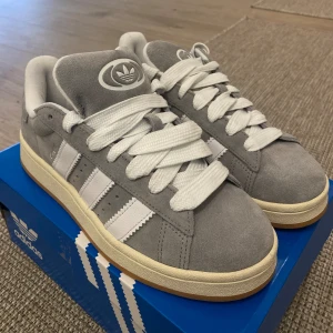 Adidas campus - Säljer mina gråa adidas campus som bara använts en gång (pris går att diskutera)
