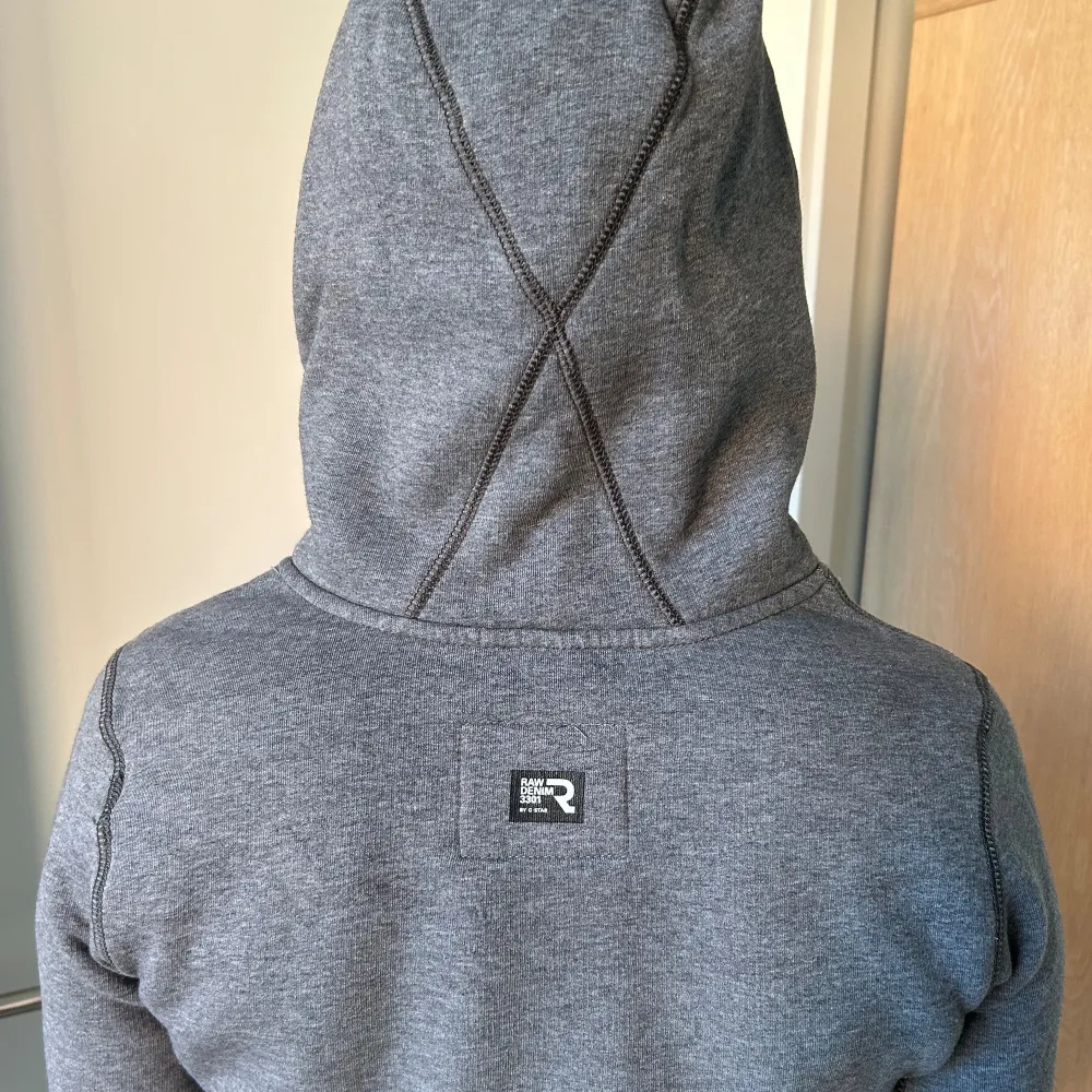 Grå hoodie från G-star i stl M (mer som en S). Fint skick!. Hoodies.