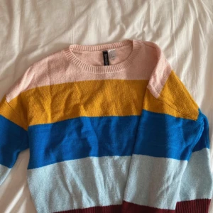 retro inspirerad stickad tröja - stickad tröja i bra kvalitet, säljer för att den inte längre är min stil