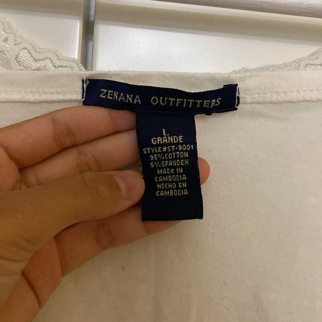 Väldig fin vitt linne men lite mönster på! 💞  - 93