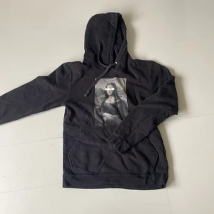 The cool elephant hoodie  - En jätte fin hoodie i mycket bra skick som inte användes så mycket. Storlek xs men passar s också. Nypris:600kr  Mitt pris: 250kr