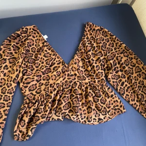 Leopard prins bluse - Jätte vacker och unik bluse.