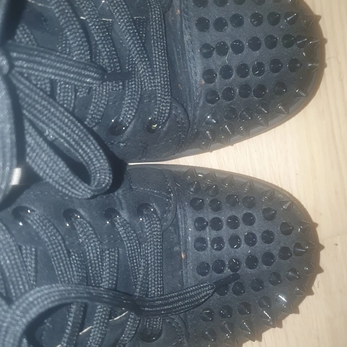 Säljer louboutins storlek 43 priset kan diskuteras  - 90