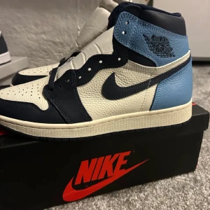 Jordan 1s  - Jordan 1s  (Finns i 10 olika färger) Skriv i dm för mer info och önskemål 📦✅  ‼️In o följ @Swe_no.1plug på Instagram för mer kläder och skor ✅📦‼️