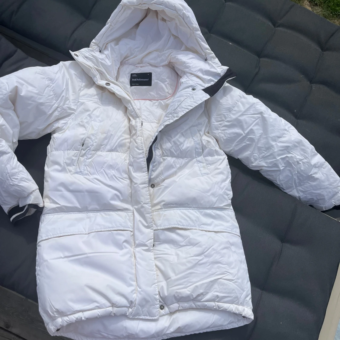Vit dunjacka från Peak Performance