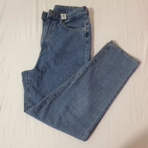 H&M Jeans  - Säljer dessa Hm jeans eftersom de inte kmr till användning längre. Bra skick, använt ett par gånger. (Pris går att diskuteras)