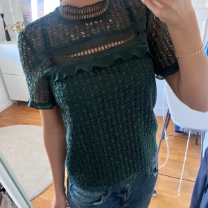 Topp - Säljer denna gröna fina topp från zara🥰