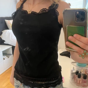 Linne med spets - Står ingen storlek i men jag tror det är S.❤️