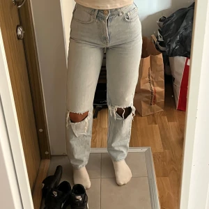 Jeans  - Säljer dessa fina jeans då dem inte passar längre. Inga defekter.