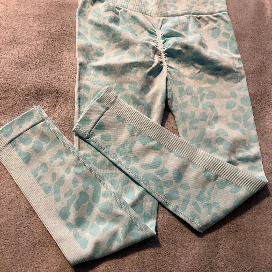 Helt nya träningsbyxor - 90