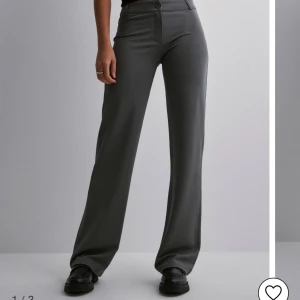 Gråa kostymbyxor  - Str M