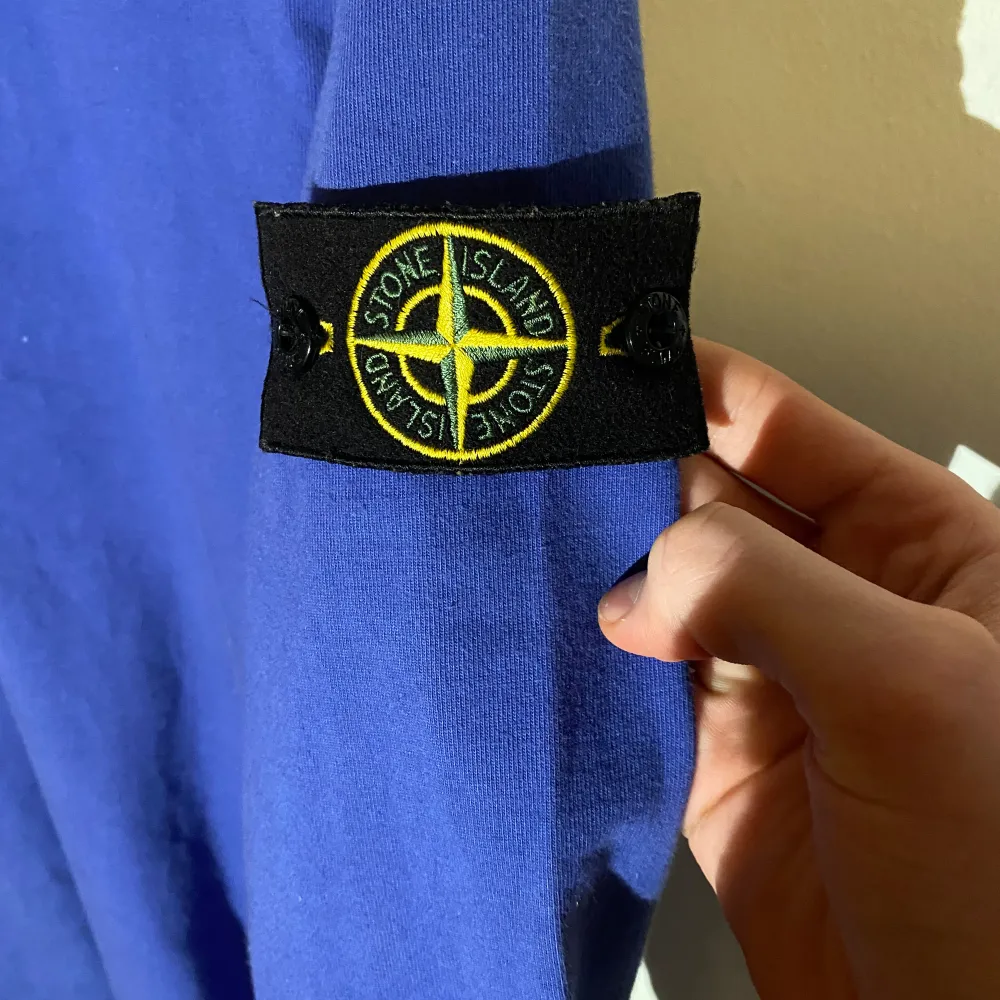 2 st fina Stone Island tröjjor i nyskick.  Båda är i storlek S.  Pris är 1050 kr för båda eller 525kr/st. Hoodies.