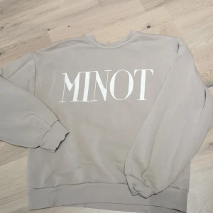 Tjocktröja  - Storlek  XS Märke : gina tricot Använd 1 gång i typ 10 min