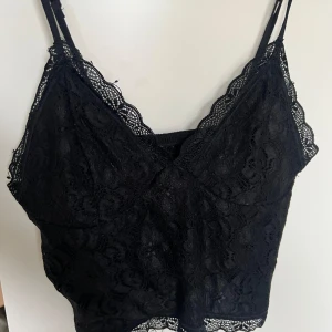 Linne  - Topp i spets 