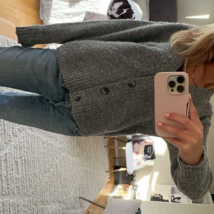 Stickad kofta - Säljer denna stickade koftan!💞