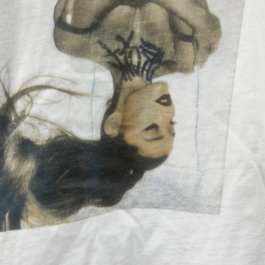 Vit T-shirt m Ariana Grande från divided storl.S - 92