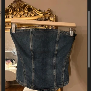 Jeans topp - Säljer denna superfina tubtoppen i jeans i storlek xs!