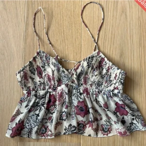 Zara topp - Mönstrad topp från zara i storlek s💕🌟