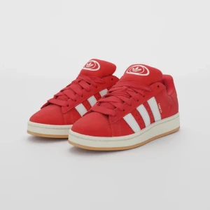 Addidas Campus 00S - Ganska bra skick(inte använda många gånger). Köpta från ASOS. Jätte sköna skor, får me både röda å vita skosnören. Funkar nästan i alla väder. Priset går att diskutera.  