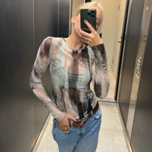 Weekday blus!  - Klicka ej på köp nu! 🌸🥂