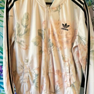 Adidas zipp - Fint skick lite använd 